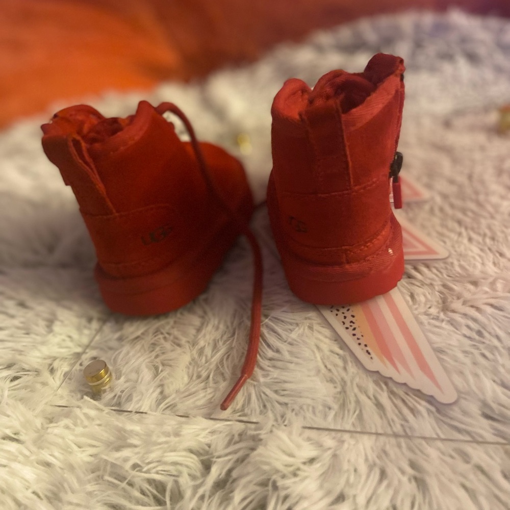 UGG, great condition Samba red